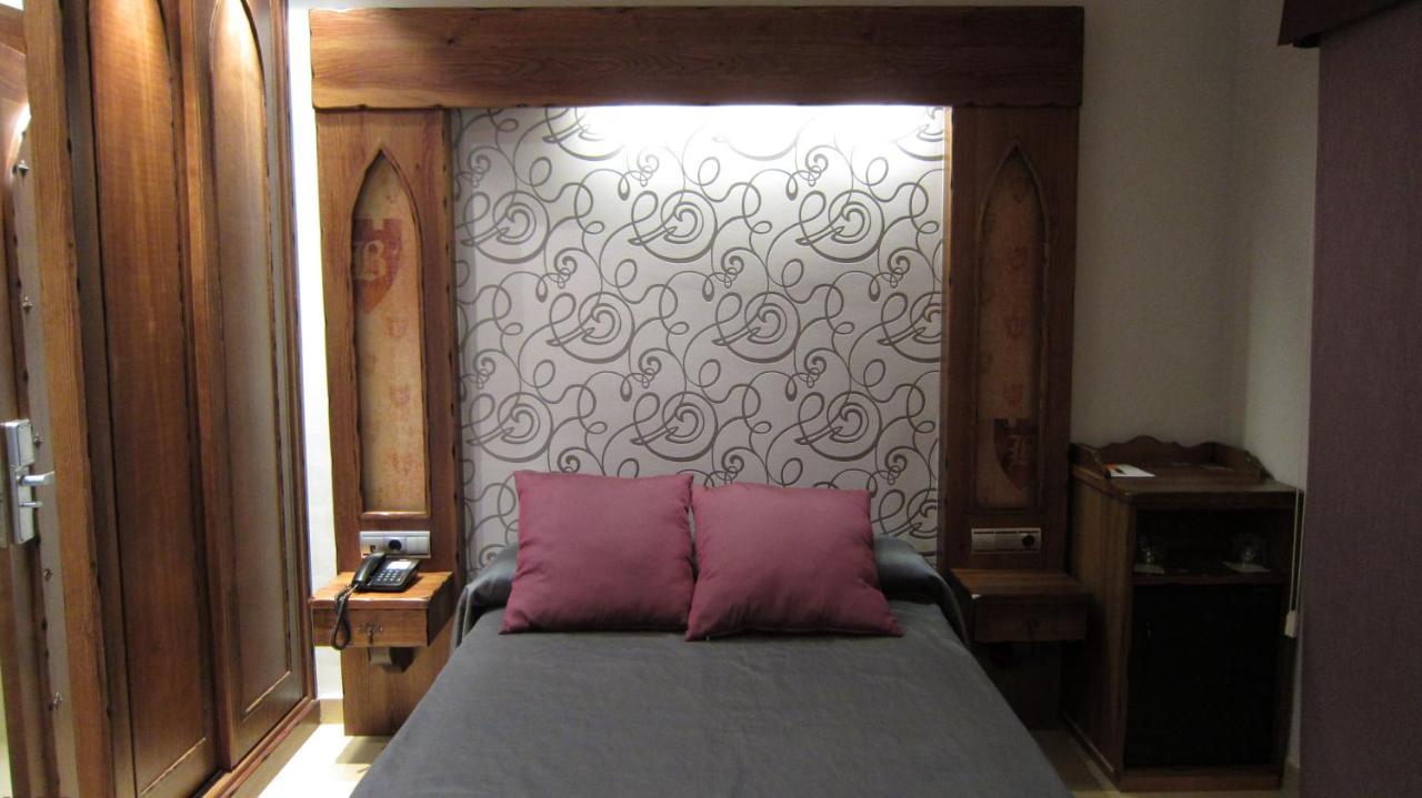 Hotel La Brasa เบเลซ เด เบเนาดาญา ภายนอก รูปภาพ