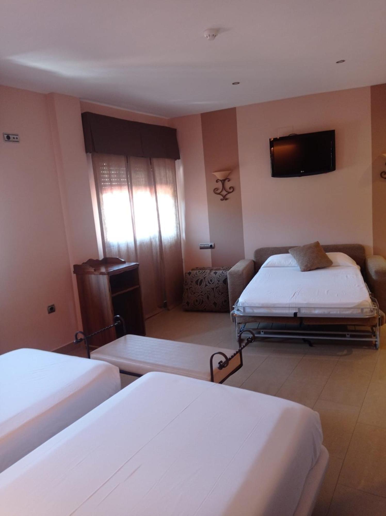 Hotel La Brasa เบเลซ เด เบเนาดาญา ภายนอก รูปภาพ