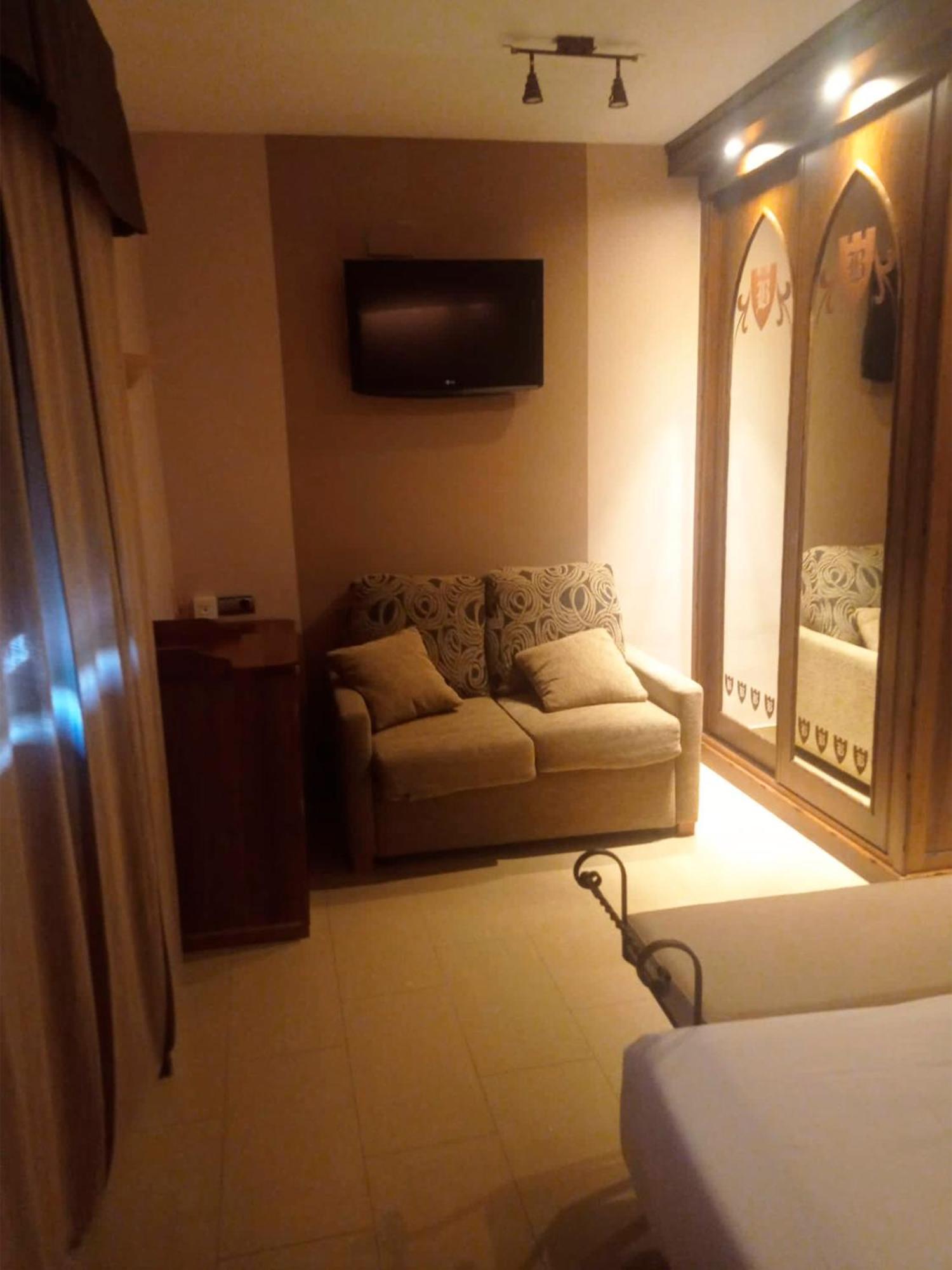 Hotel La Brasa เบเลซ เด เบเนาดาญา ภายนอก รูปภาพ