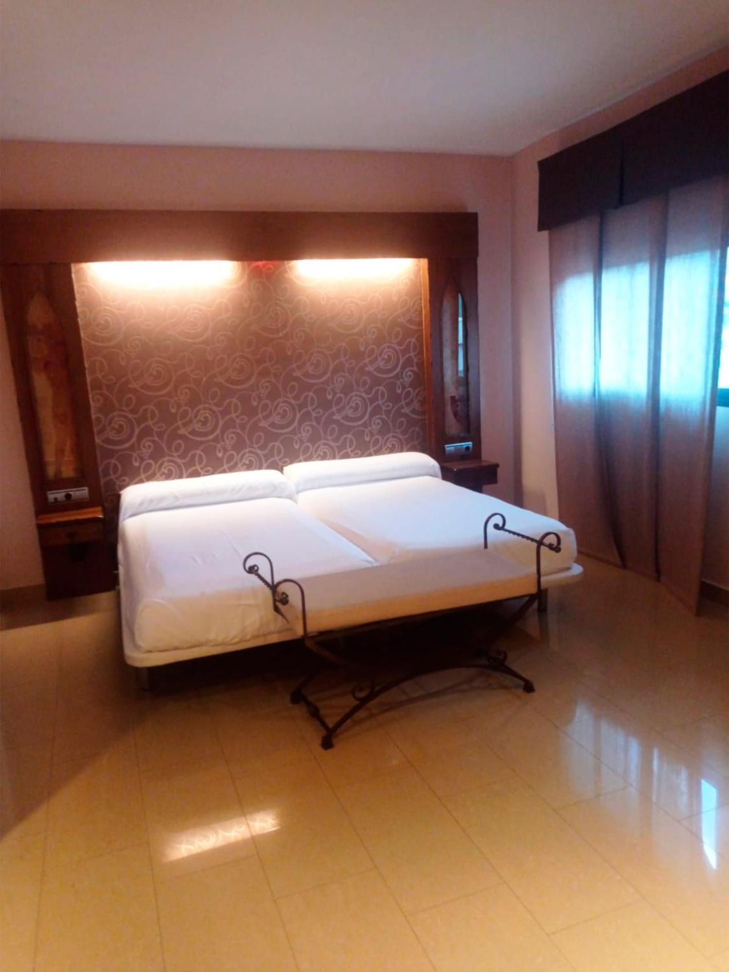 Hotel La Brasa เบเลซ เด เบเนาดาญา ภายนอก รูปภาพ