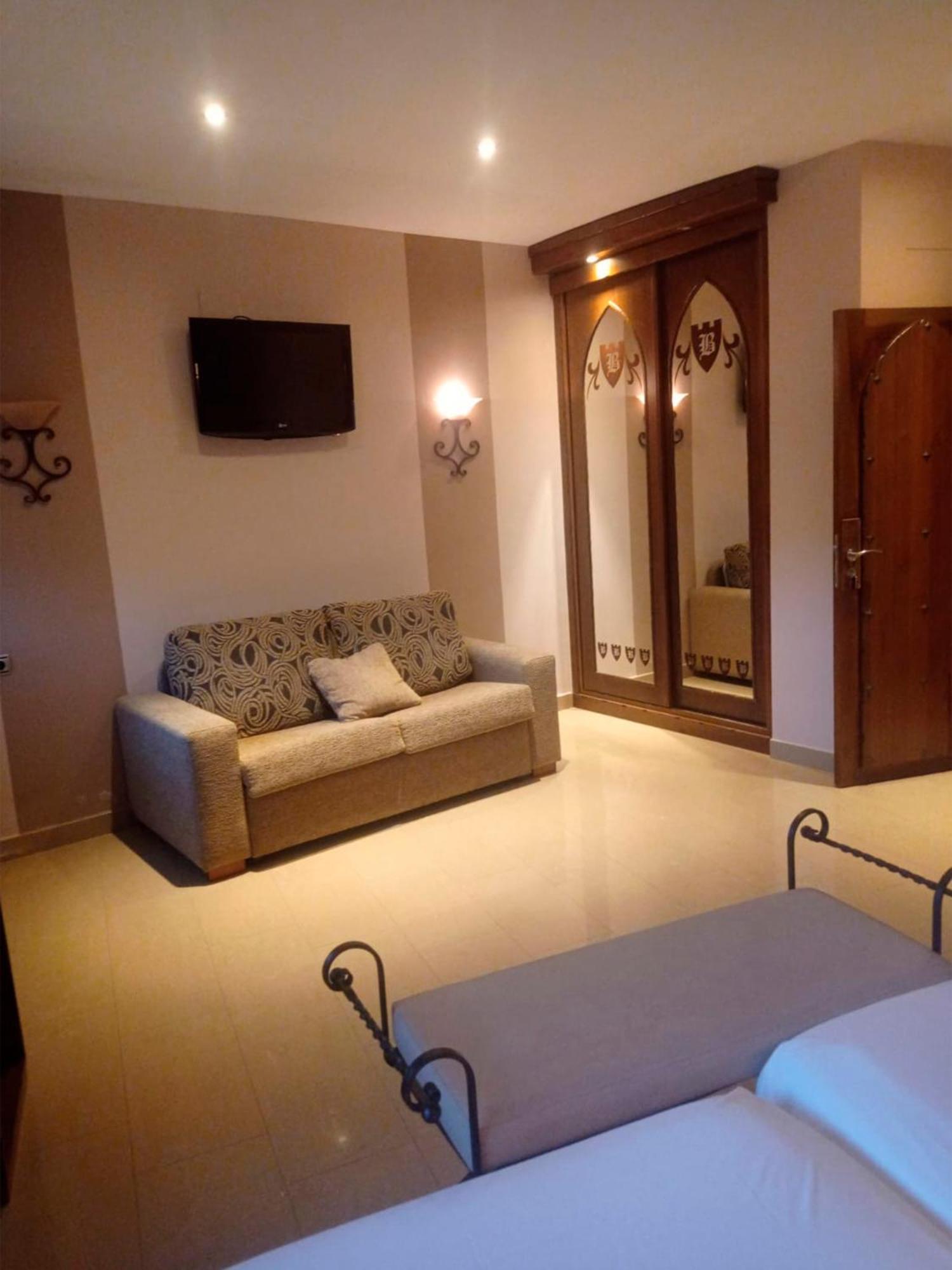 Hotel La Brasa เบเลซ เด เบเนาดาญา ภายนอก รูปภาพ