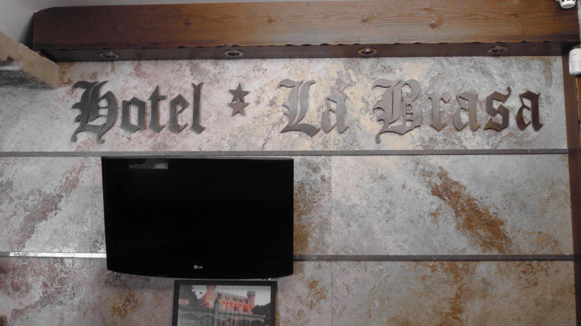 Hotel La Brasa เบเลซ เด เบเนาดาญา ภายนอก รูปภาพ