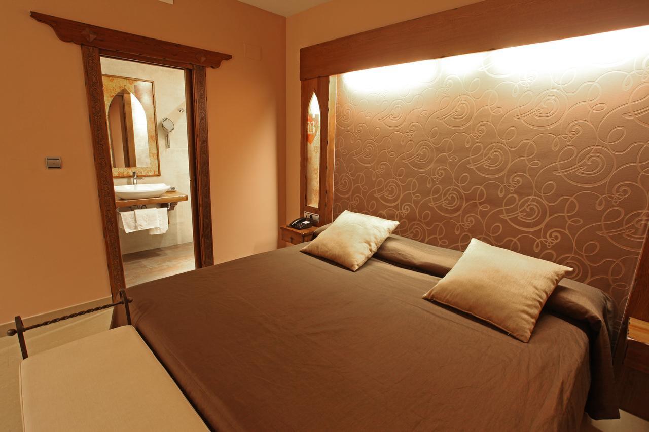 Hotel La Brasa เบเลซ เด เบเนาดาญา ภายนอก รูปภาพ